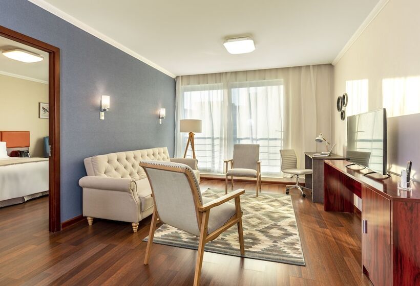 سوئیت پریمیوم, Nobile Hotel Estación Central