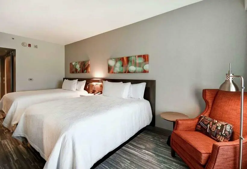 Standard-invahuone, Hilton Garden Inn Lansing West