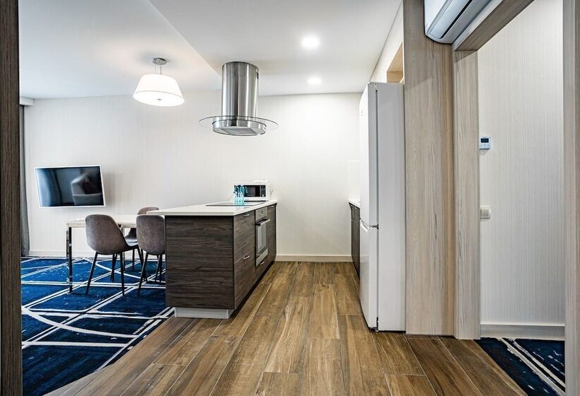 ビジネスルーム, Ramada Hotel & Suites By Wyndham Novosibirsk Zhukovka