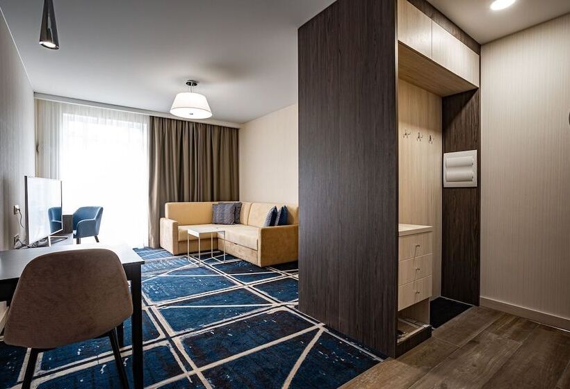 スイート, Ramada Hotel & Suites By Wyndham Novosibirsk Zhukovka