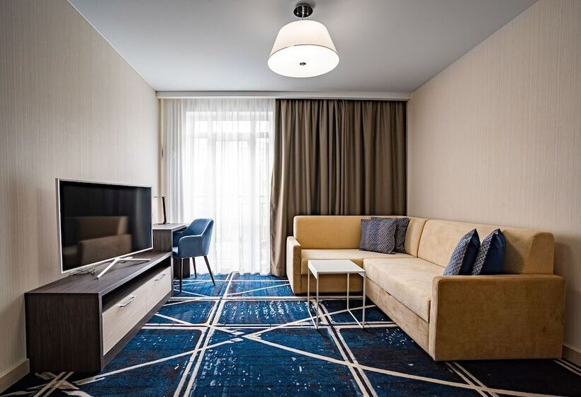 スイート, Ramada Hotel & Suites By Wyndham Novosibirsk Zhukovka