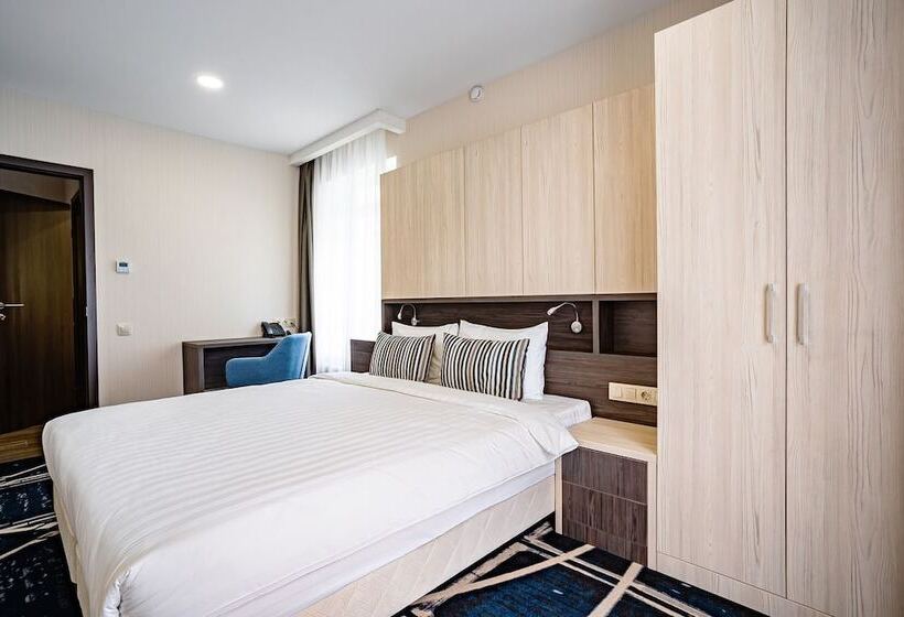 スイート, Ramada Hotel & Suites By Wyndham Novosibirsk Zhukovka