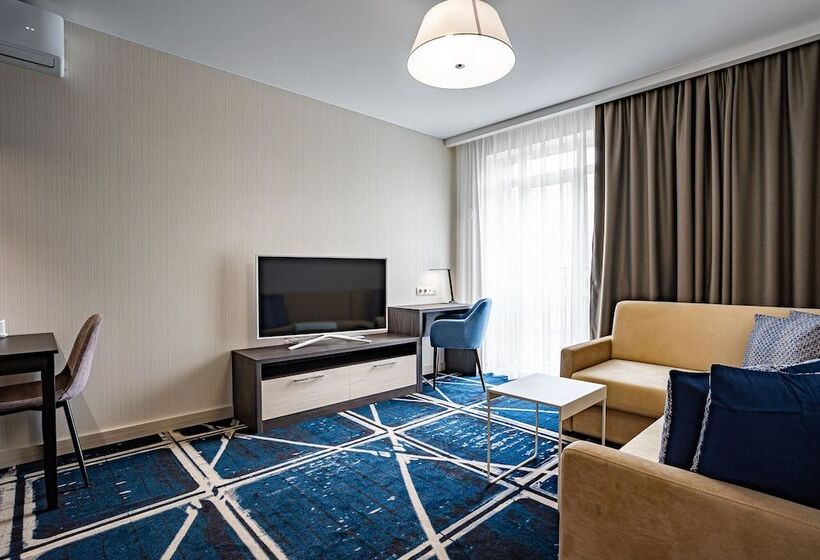 スイート, Ramada Hotel & Suites By Wyndham Novosibirsk Zhukovka