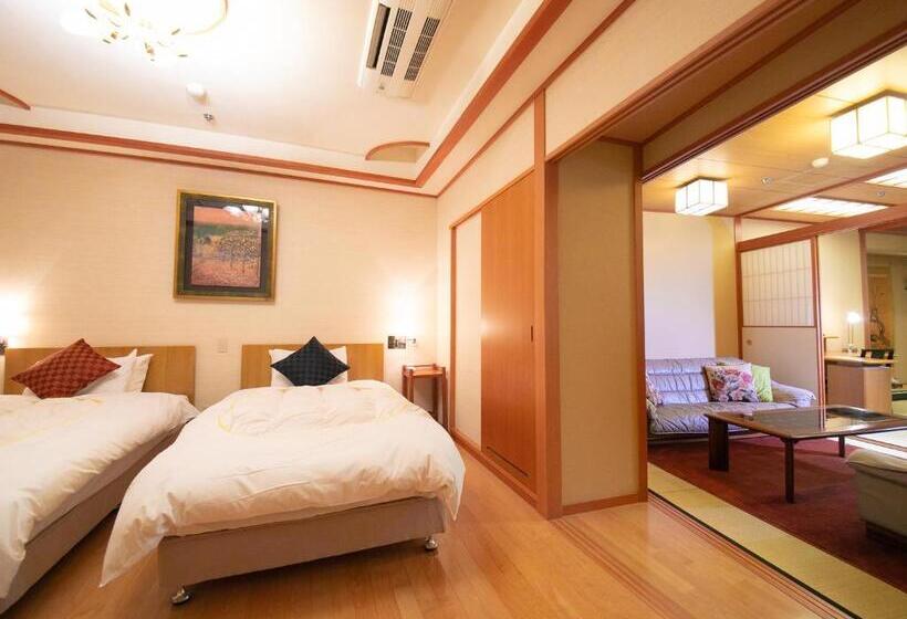 סוויטה עם ג'קוזי, Iwakuni Kokusai Kanko