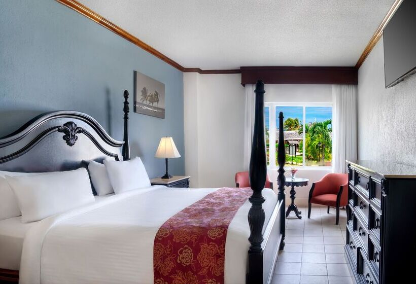 سوئیت با چشم‌انداز, Jewel Runaway Bay Beach Resort & Waterpark