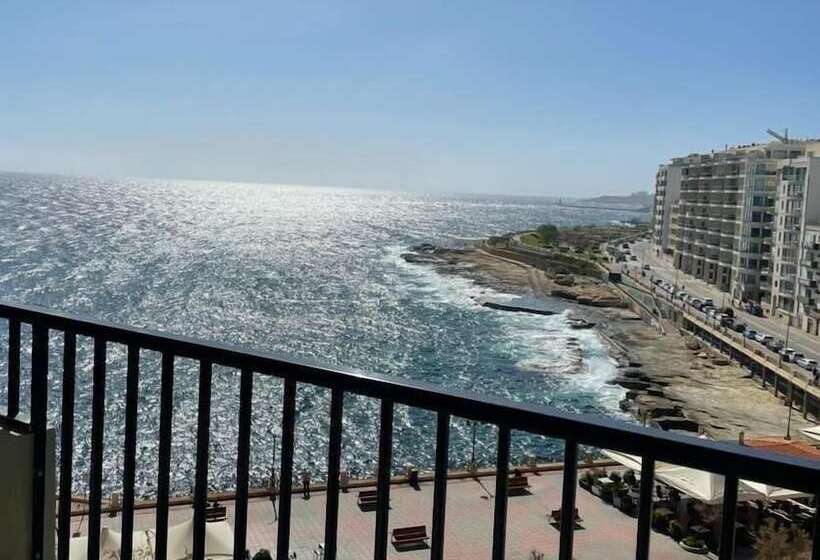 اتاق استاندارد با چشم‌انداز دریا, Roma