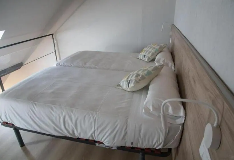 Standard Neljän Hengen Huone, Posada De Roncesvalles
