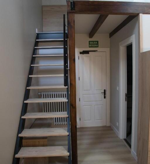 家庭间, Posada De Roncesvalles