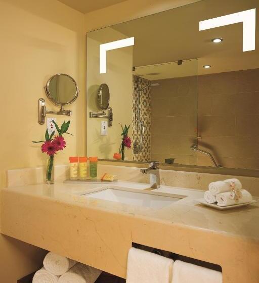 Номер Deluxe Вид на Море Боковой, Sunscape Puerto Vallarta Resort