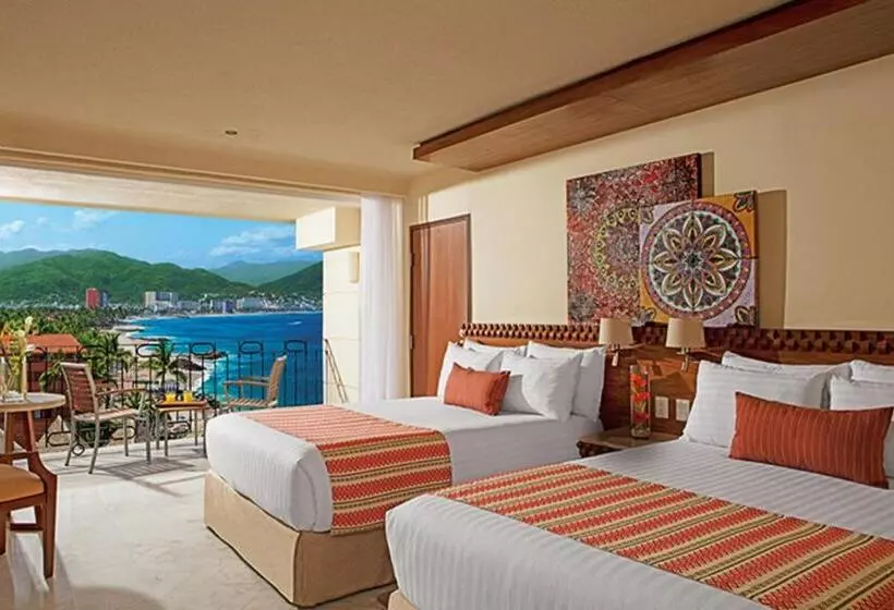 片側に海が見えるデラックスルーム, Sunscape Puerto Vallarta Resort