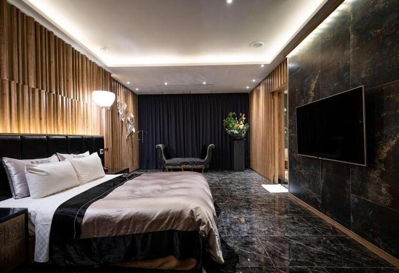 اتاق استاندارد, Aquarius Motel