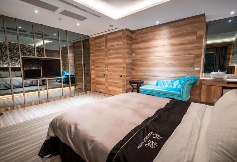 اتاق عادی, Aquarius Motel