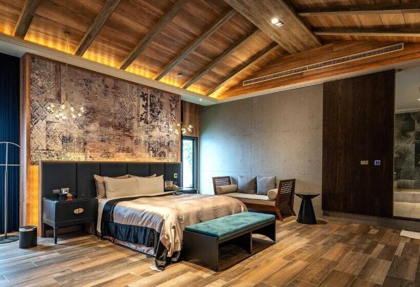 اتاق راحتی, Aquarius Motel