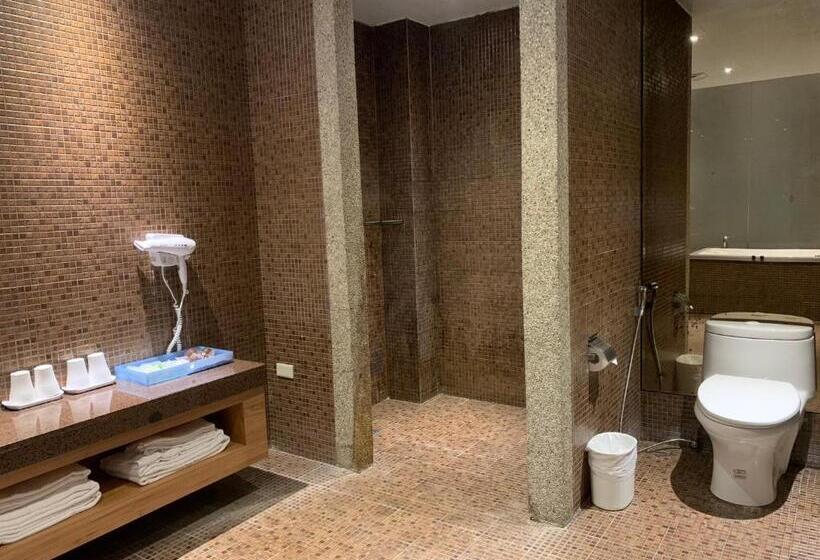 اتاق استاندارد چهار تخته, Aquarius Motel