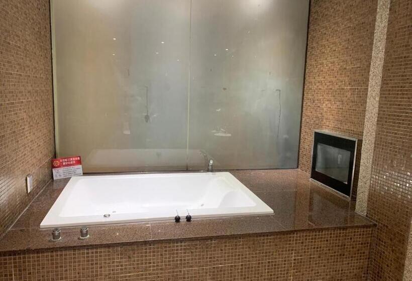 اتاق استاندارد چهار تخته, Aquarius Motel