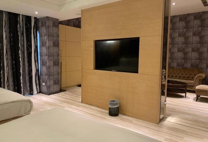 اتاق استاندارد چهار تخته, Aquarius Motel