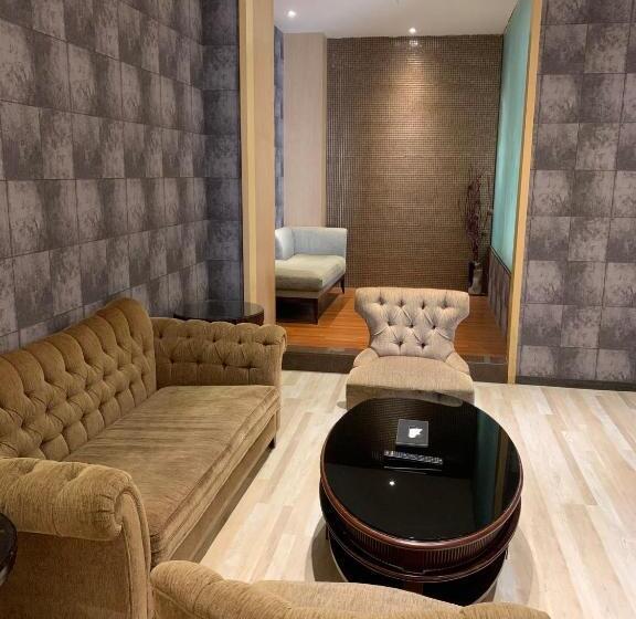 اتاق استاندارد چهار تخته, Aquarius Motel