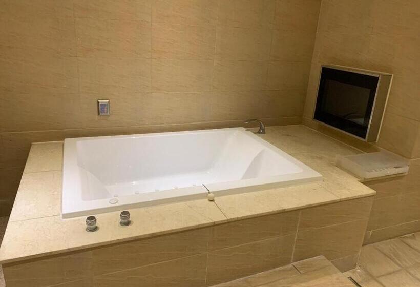 اتاق استاندارد چهار تخته, Aquarius Motel