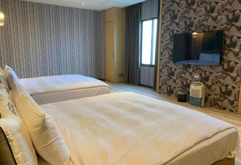 اتاق استاندارد چهار تخته, Aquarius Motel