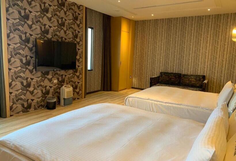 اتاق استاندارد چهار تخته, Aquarius Motel