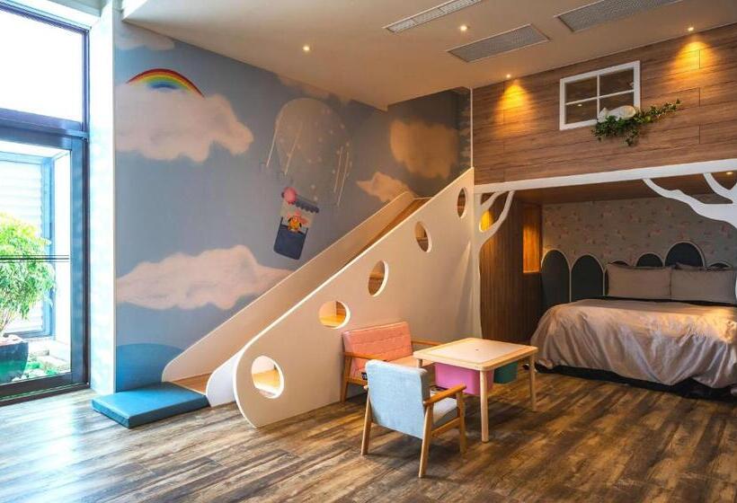 اتاق خانوادگی, Aquarius Motel