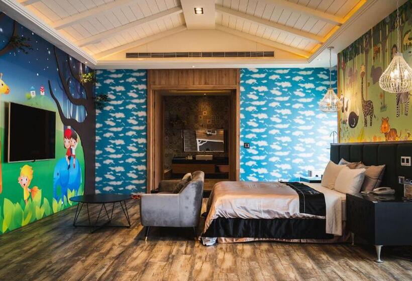 اتاق خانوادگی, Aquarius Motel