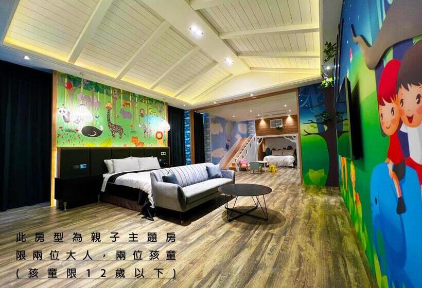 اتاق خانوادگی, Aquarius Motel