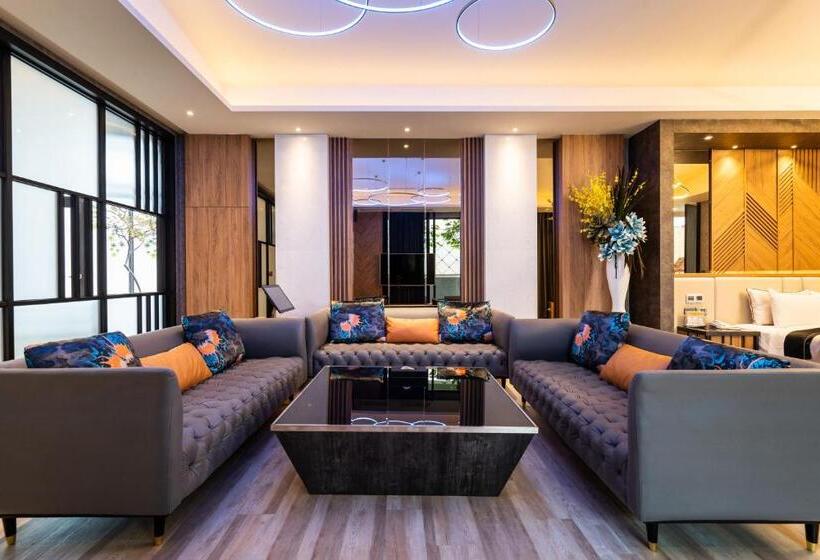 اتاق استاندارد با چشم‌انداز استخر, Aquarius Motel