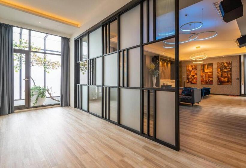 اتاق استاندارد با چشمانداز استخر, Aquarius Motel