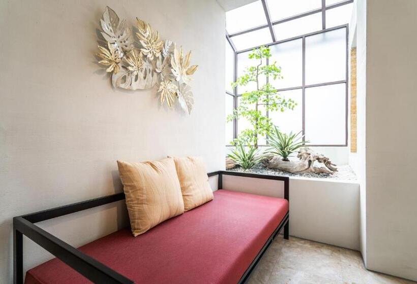 اتاق استاندارد با چشمانداز استخر, Aquarius Motel