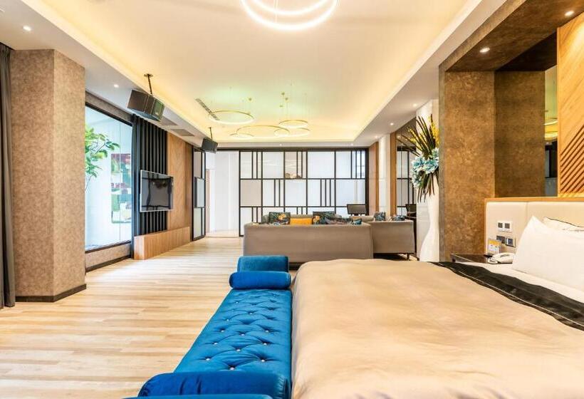 اتاق استاندارد با چشمانداز استخر, Aquarius Motel