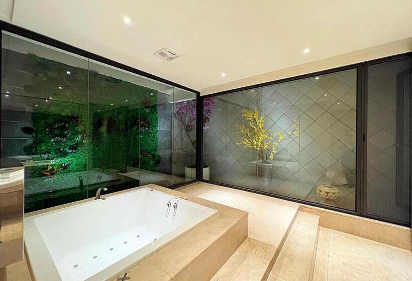 اتاق لوکس با تخت بزرگ, Aquarius Motel