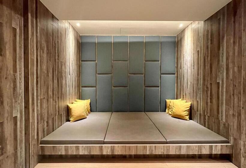 اتاق لوکس با تخت بزرگ, Aquarius Motel