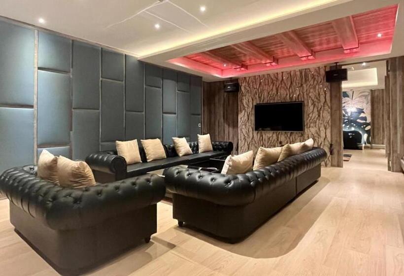 اتاق لوکس با تخت بزرگ, Aquarius Motel