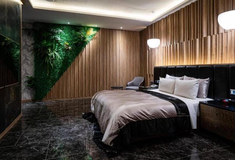 اتاق استاندارد, Aquarius Motel