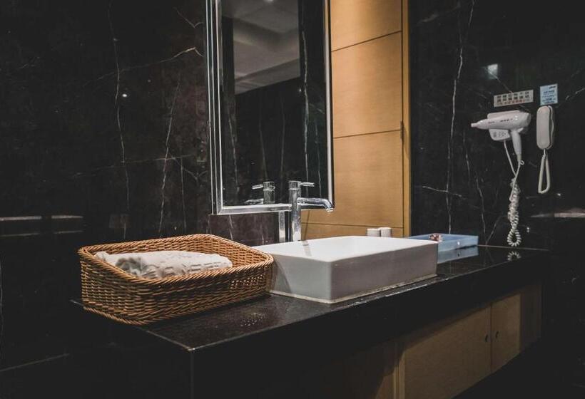 اتاق عادی, Aquarius Motel