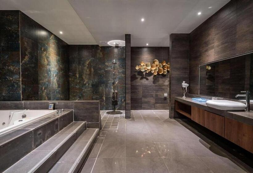 اتاق لوکس, Aquarius Motel