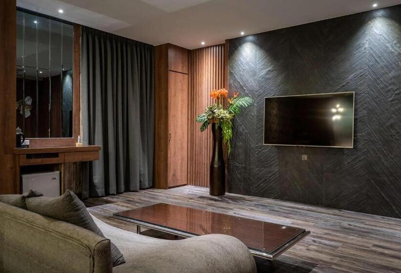 اتاق لوکس, Aquarius Motel