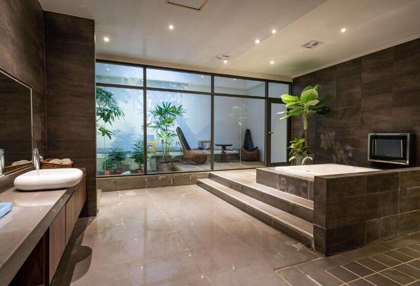 اتاق راحتی, Aquarius Motel