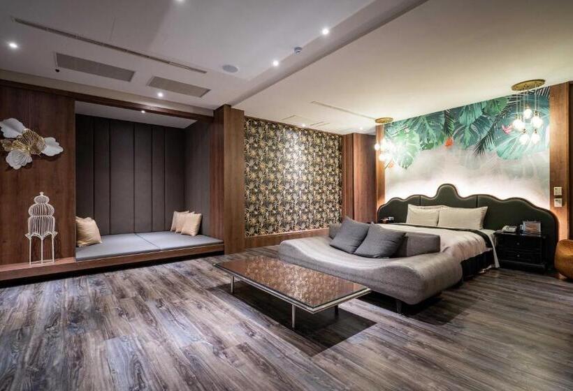 اتاق راحتی, Aquarius Motel