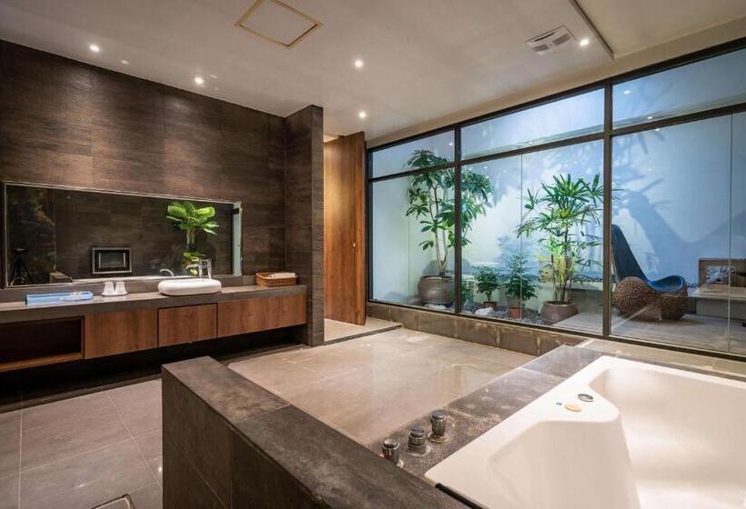 اتاق راحتی, Aquarius Motel