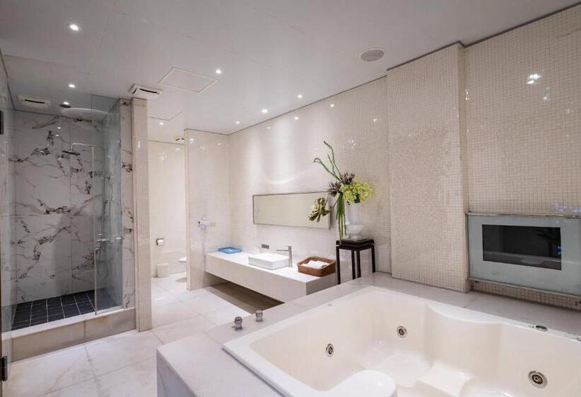 اتاق سوپریور, Aquarius Motel