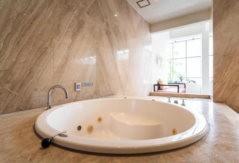 اتاق استاندارد با چشمانداز استخر, Aquarius Motel