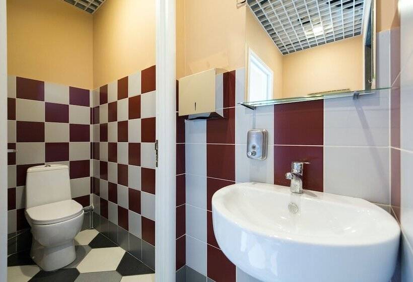 家庭房间共用浴室, Makarov Hostel