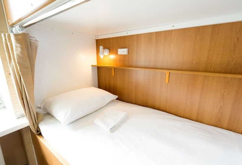 家庭房间共用浴室, Makarov Hostel