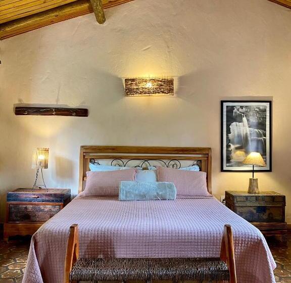 מיטת קינג בסוויטה, Pousada Vila Serrano