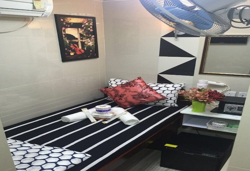 اتاق استاندارد یک نفره, Skystar Hostel