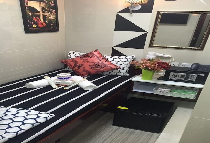 اتاق استاندارد یک نفره, Skystar Hostel