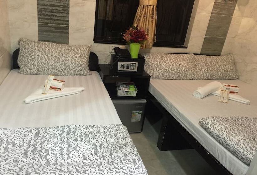 اتاق استاندارد سه نفره, Skystar Hostel