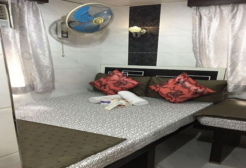 اتاق استاندارد سه نفره, Skystar Hostel